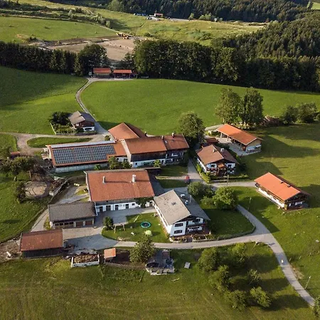 Appartement Biohof Jorgenbauer - Almzeit *